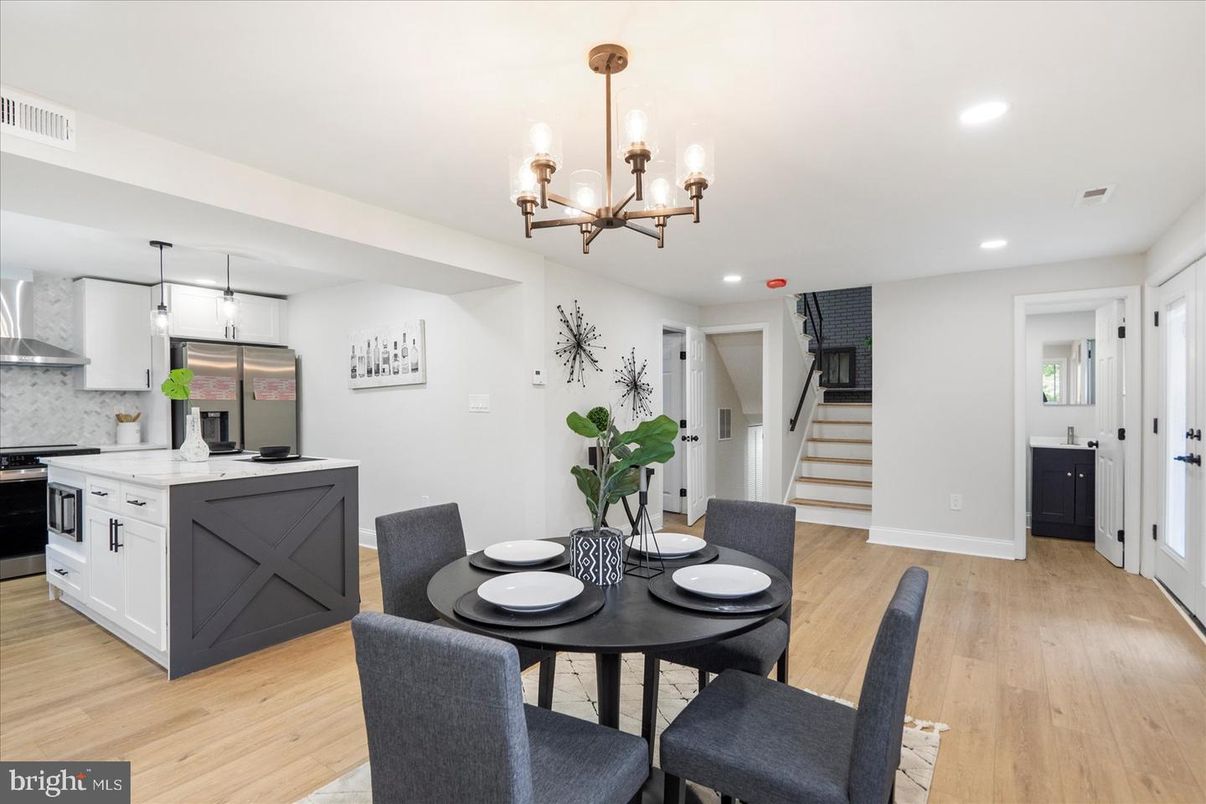 Chandelier, Dining room, Interior, Kitchen, Pendant Lights, Recessed Lighting, Wood Texture Flooring