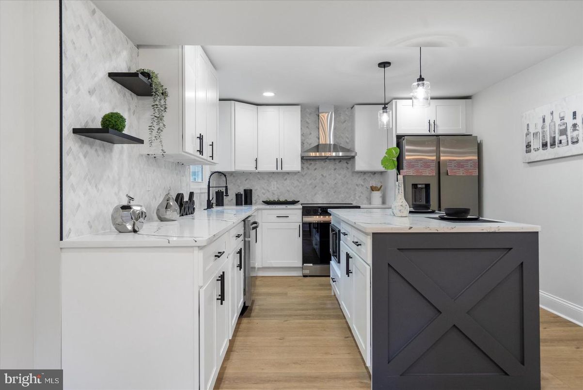 Interior, Kitchen, Pendant Lights, Recessed Lighting, Wood Texture Flooring