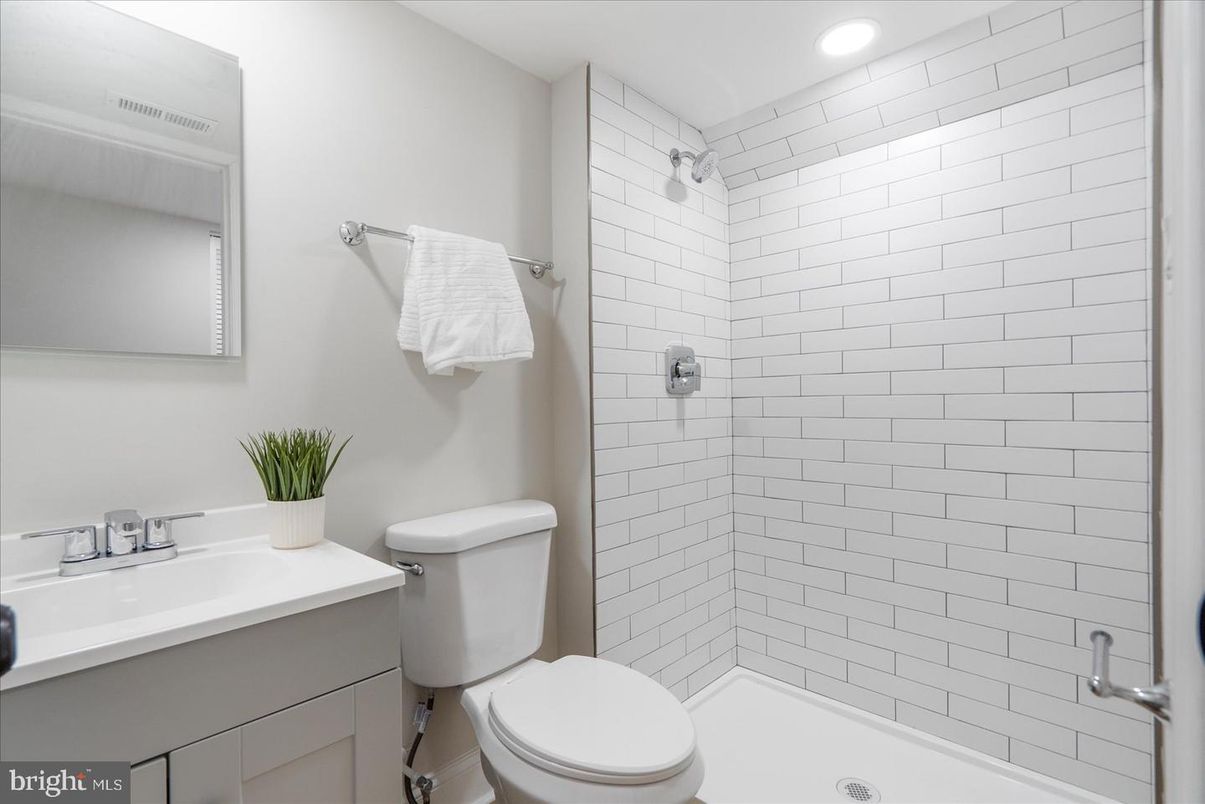 Bathroom, Interior, Recessed Lighting