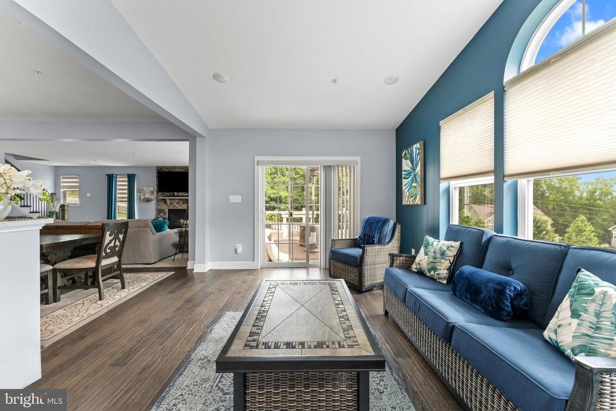 Dining room, Interior, Living room, Recessed Lighting, Wood Texture Flooring