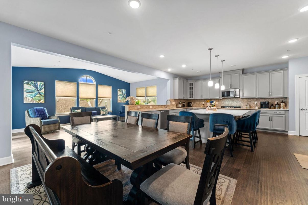 Dining room, Interior, Kitchen, Pendant Lights, Recessed Lighting, Wood Texture Flooring
