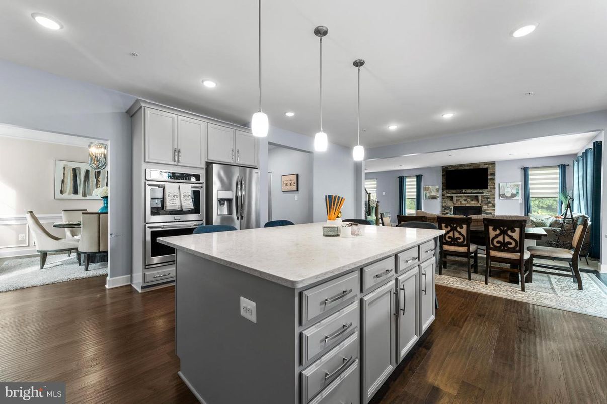 Dining room, Interior, Kitchen, Pendant Lights, Recessed Lighting, Stainless Steel Appliances, Wood Texture Flooring