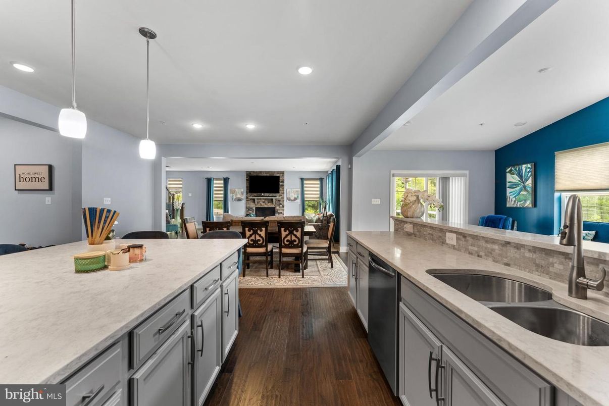 Dining room, Interior, Kitchen, Pendant Lights, Recessed Lighting, Wood Texture Flooring