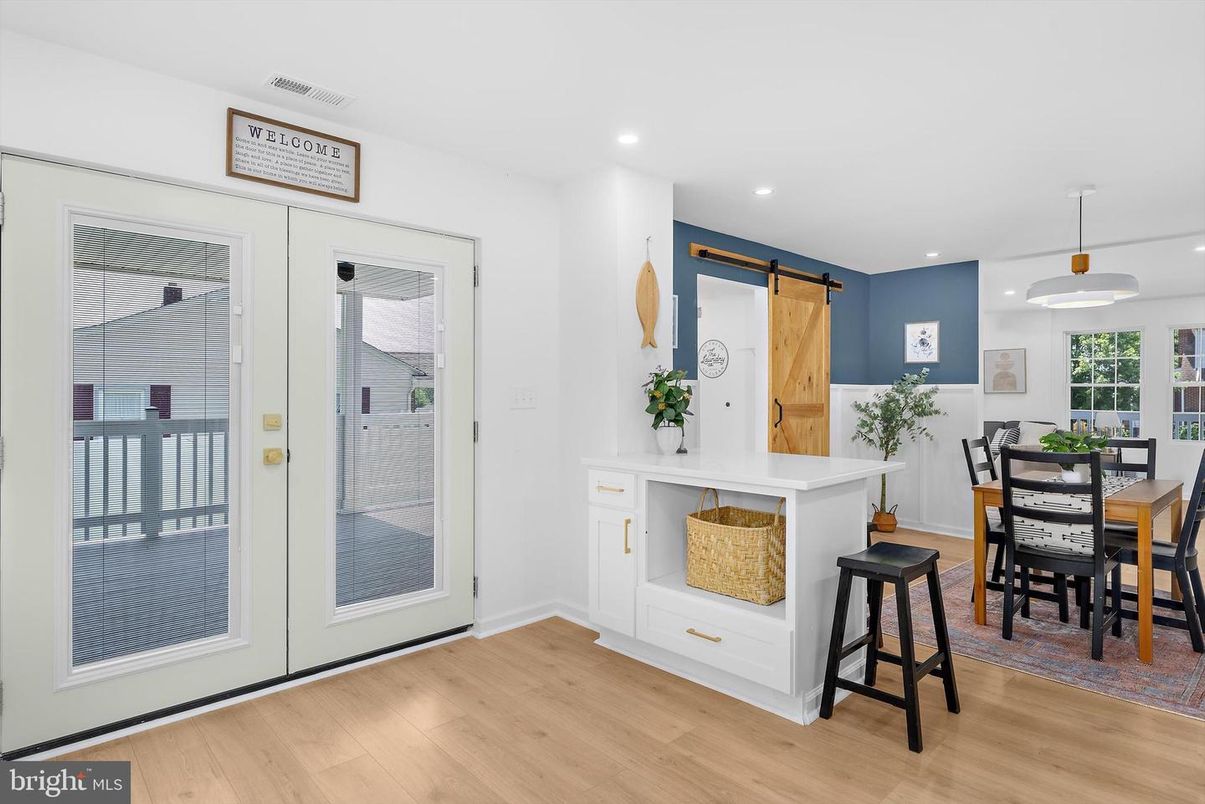 Dining room, Interior, Pendant Lights, Recessed Lighting, Wood Texture Flooring