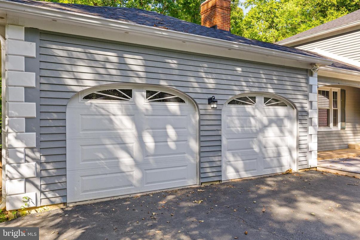 Detached Garage, Exterior
