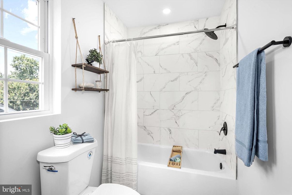 Bathroom, Interior, Marble Walls, Recessed Lighting