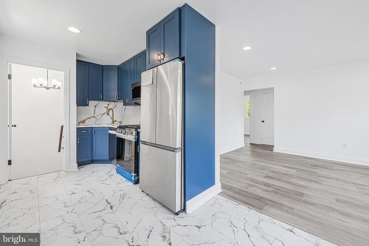 Interior, Kitchen, Marble, Recessed Lighting, Stainless Steel Appliances, Wood Texture Flooring