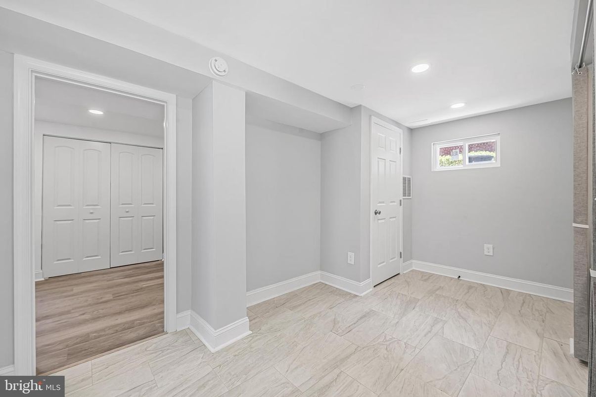 Empty room, Interior, Marble, Recessed Lighting, Wood Texture Flooring