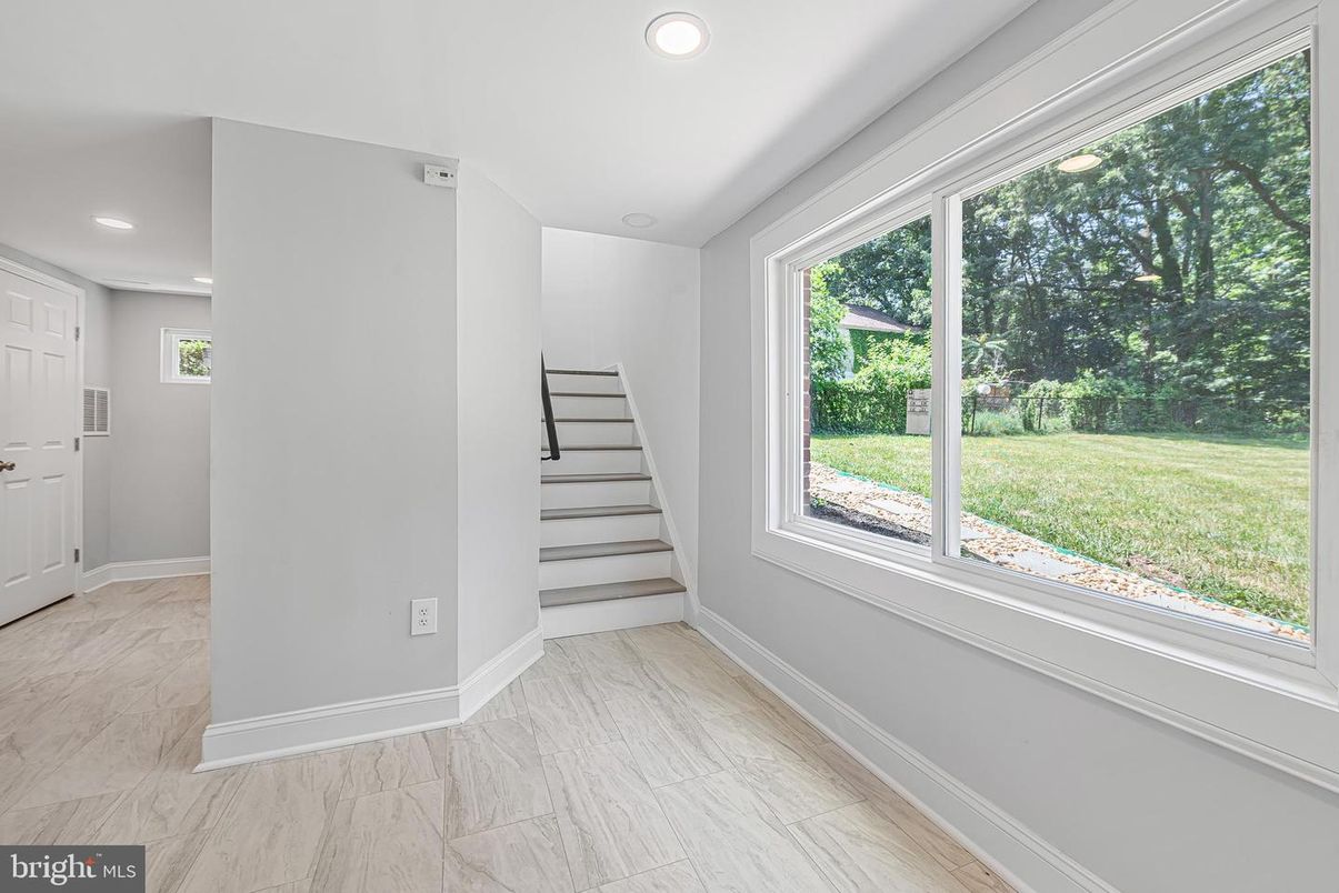 Empty room, Interior, Marble, Recessed Lighting