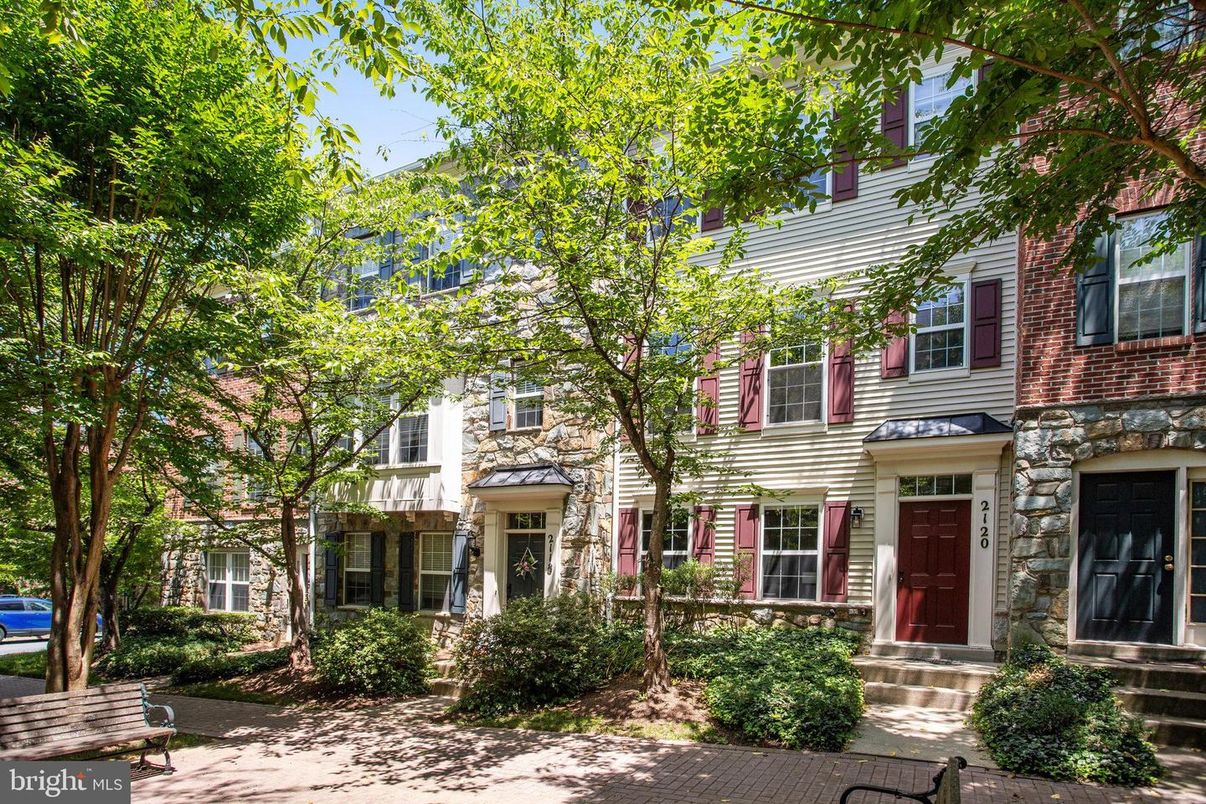 Exterior, Facade, Rowhouse