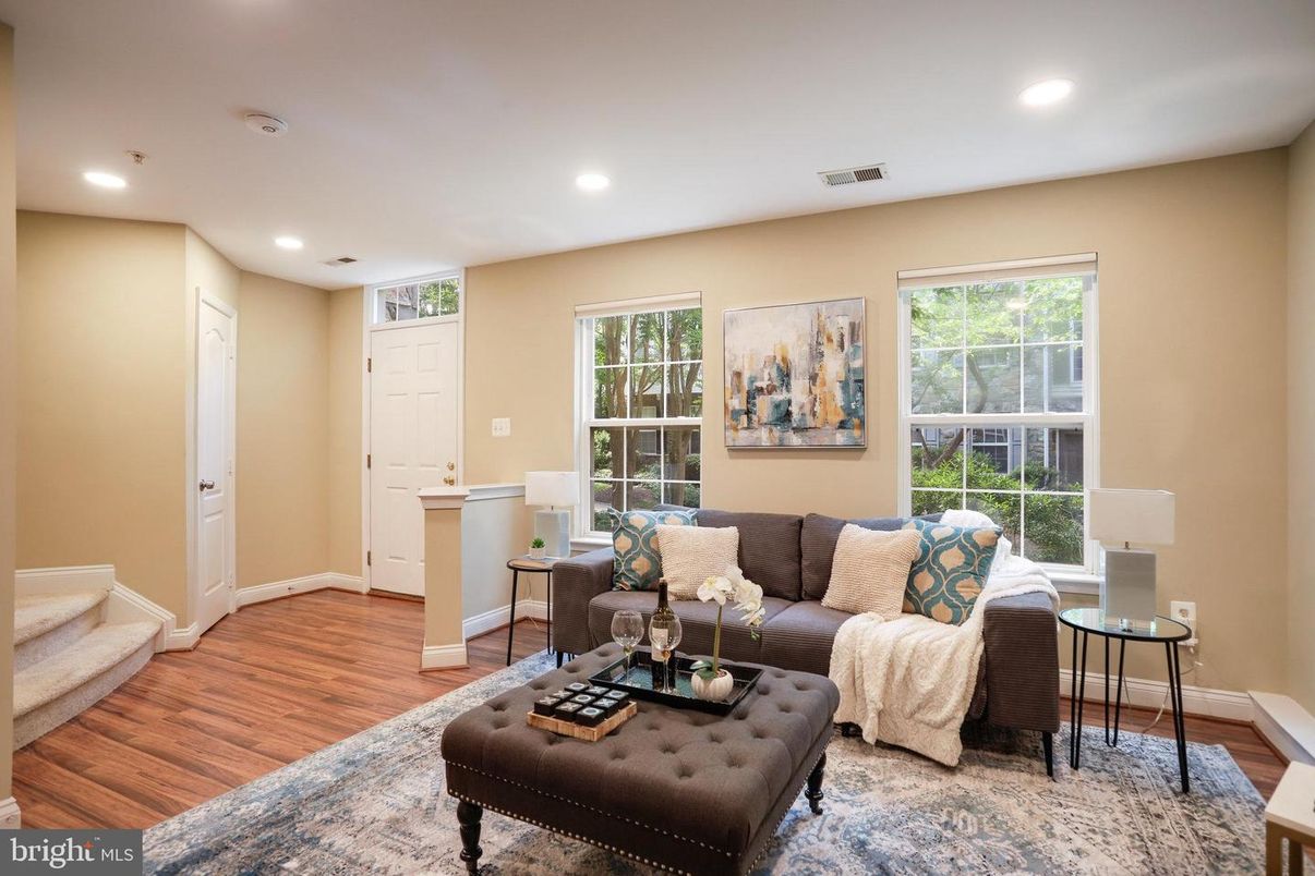 Interior, Living room, Recessed Lighting, Wood Texture Flooring