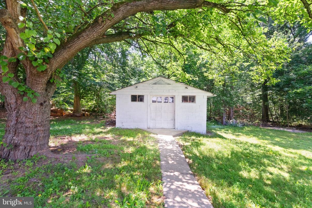 Backyard, Detached Garage, Exterior