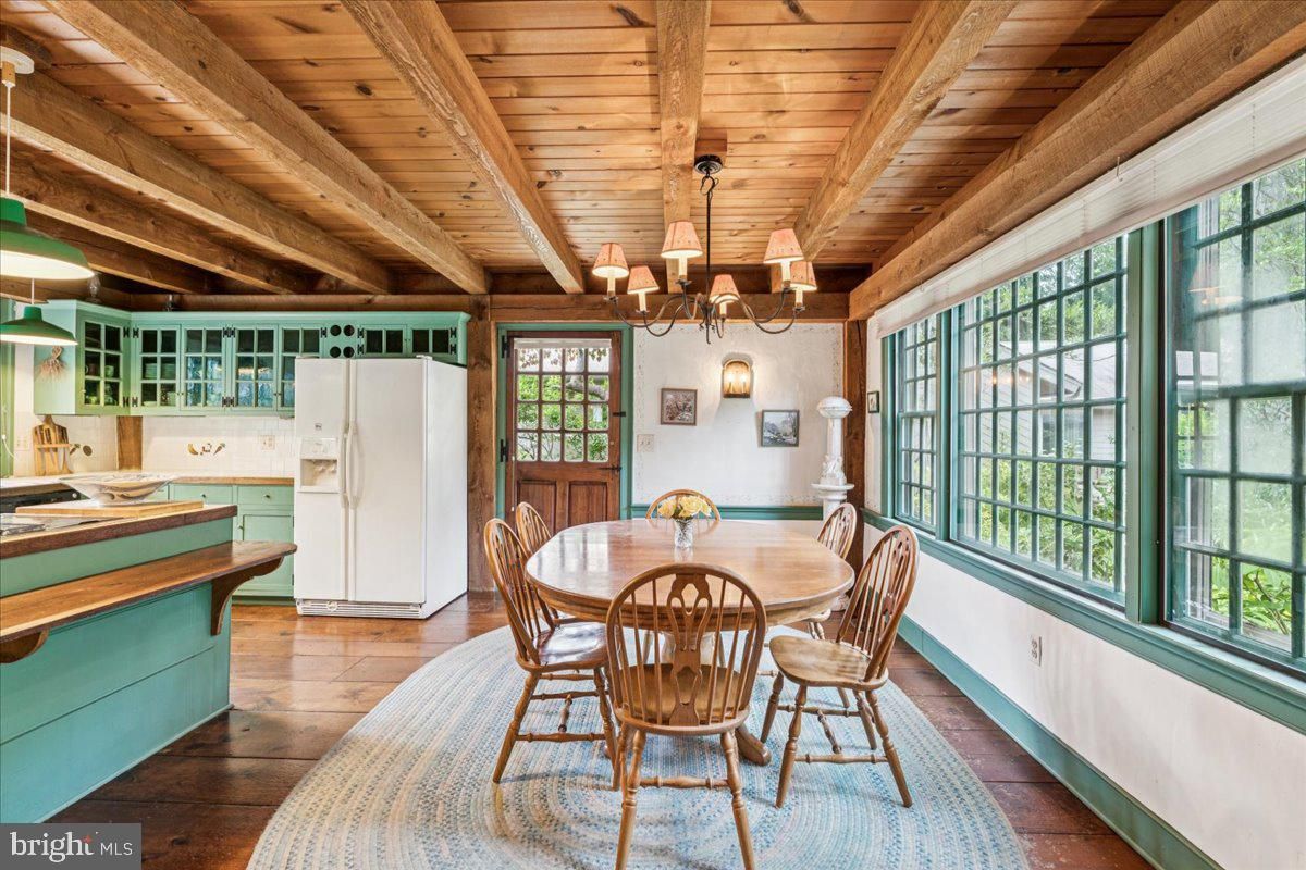 Chandelier, Dining room, Interior, Kitchen, Wooden Beams, Wooden Ceilings, Wood Texture Flooring