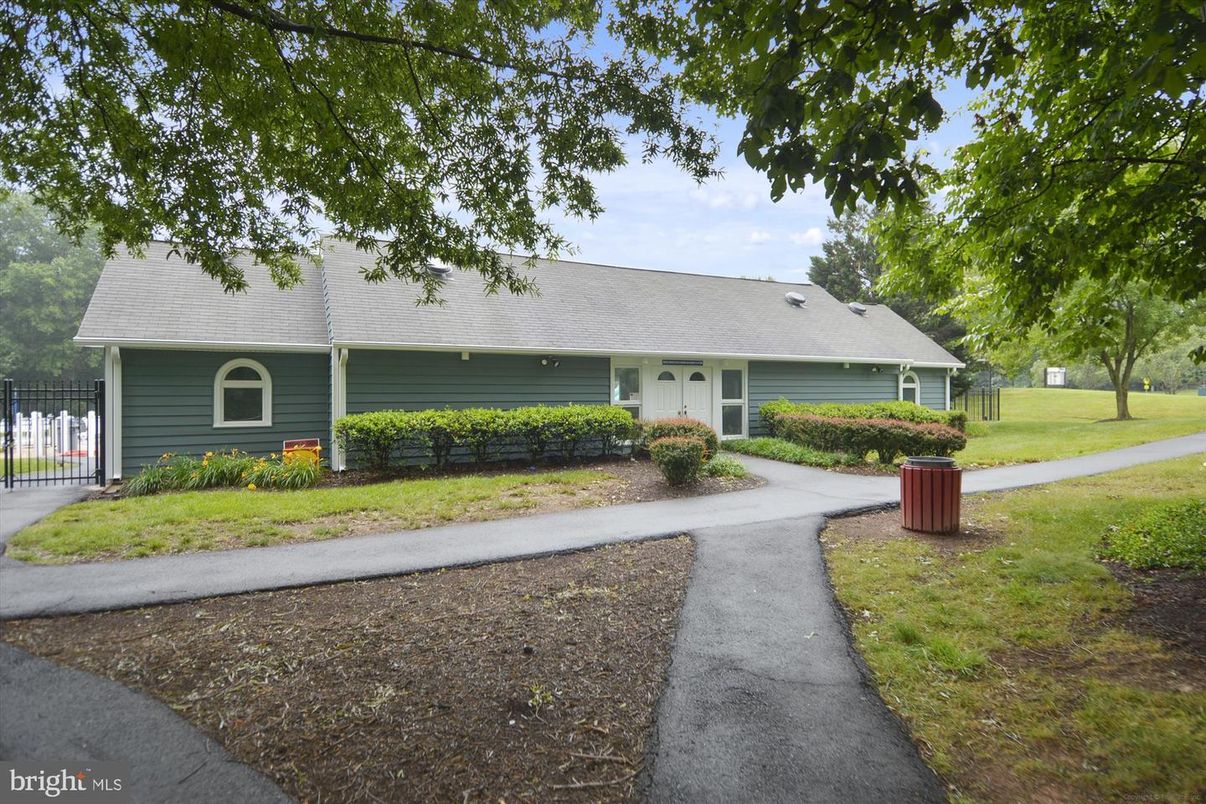 Backyard, Exterior, Facade, Cape Cod