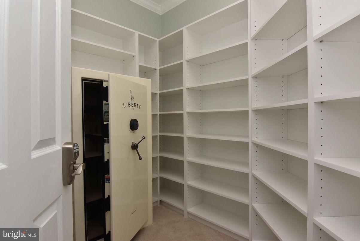 Interior, Walk-in Closets
