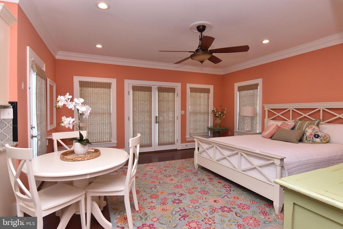 Bedroom, Dining room, Interior, Recessed Lighting, Wood Texture Flooring