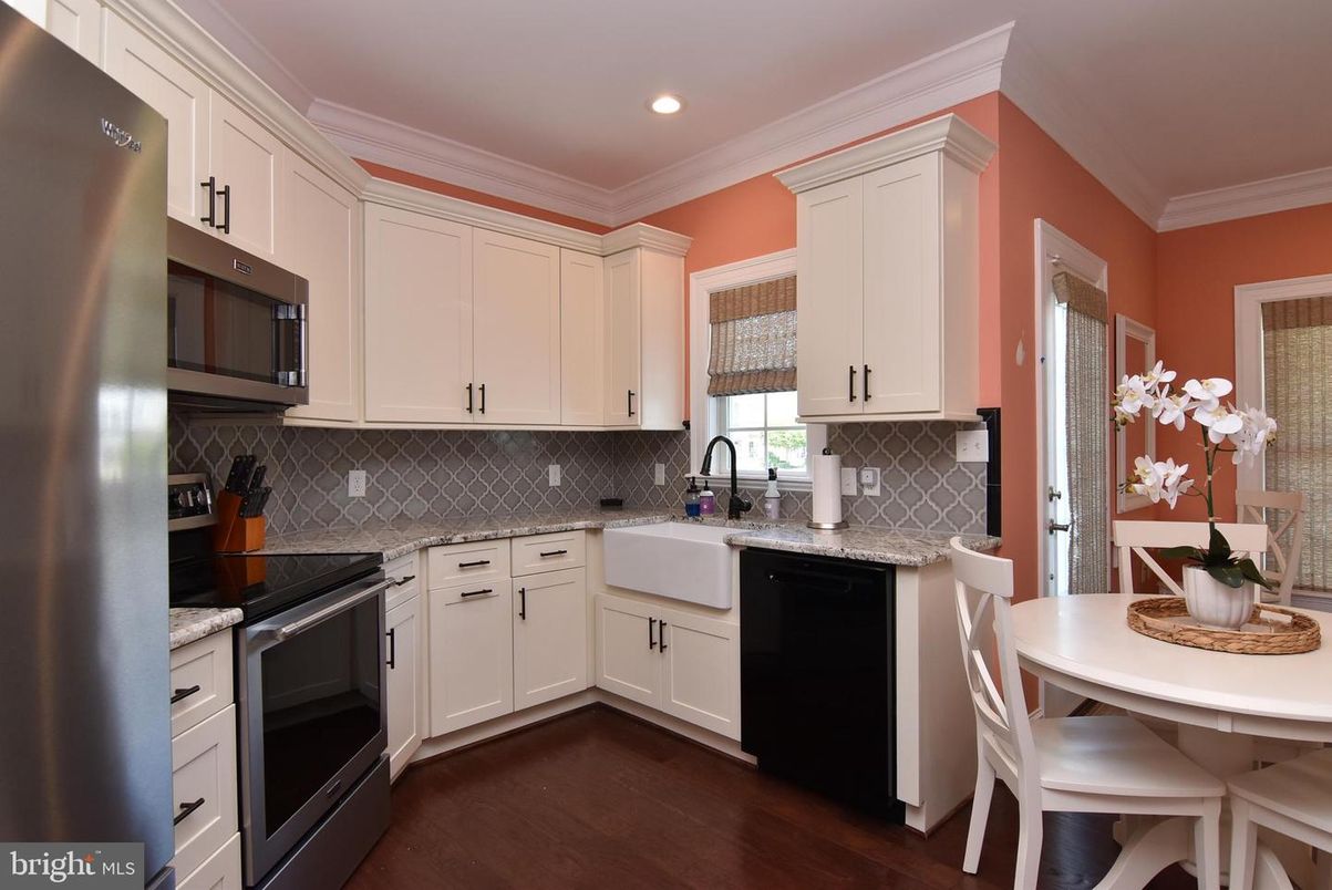 Dining room, Interior, Kitchen, Recessed Lighting, Stainless Steel Appliances, Wood Texture Flooring