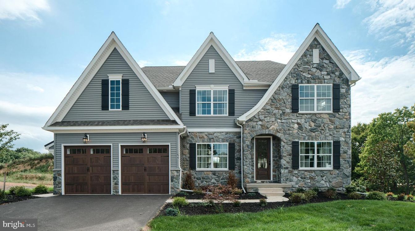 Attached, Exterior, Facade, Brick Traditional