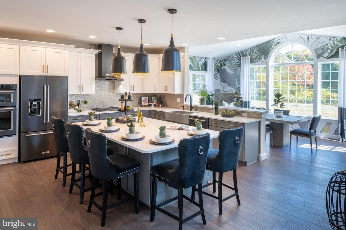 Dining room, Interior, Kitchen, Pendant Lights, Recessed Lighting, Stainless Steel Appliances, Wood Texture Flooring
