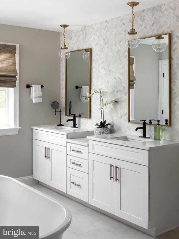 Bathroom, Dual Sink Vanities, Interior