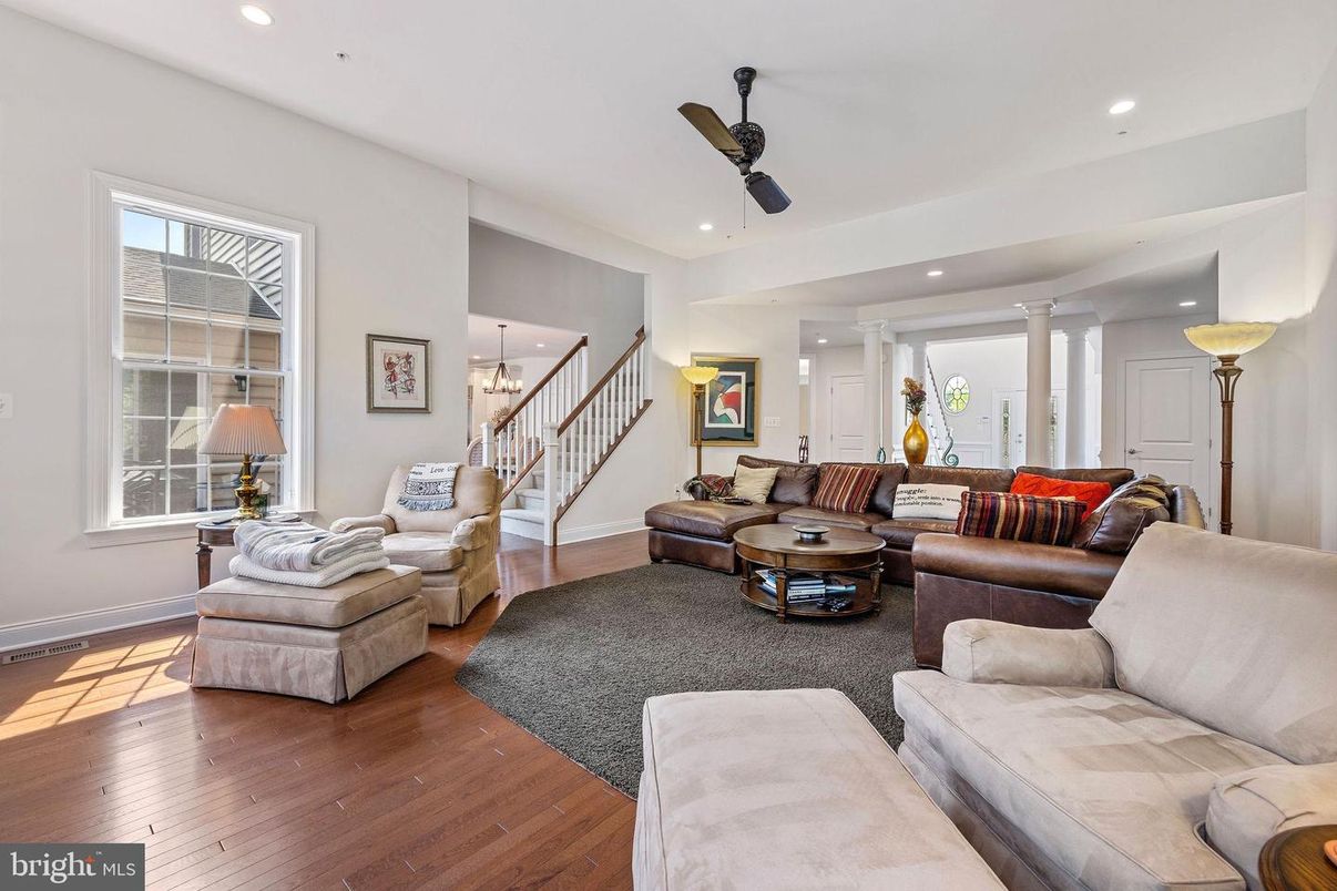 Interior, Living room, Recessed Lighting, Wood Texture Flooring