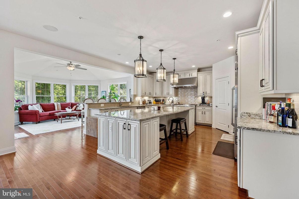Interior, Kitchen, Living room, Pendant Lights, Recessed Lighting, Wood Texture Flooring