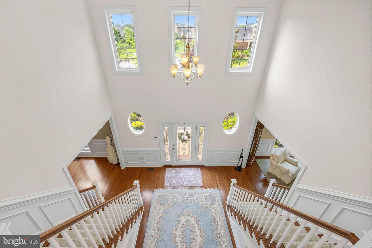 Chandelier, Interior, Wood Texture Flooring