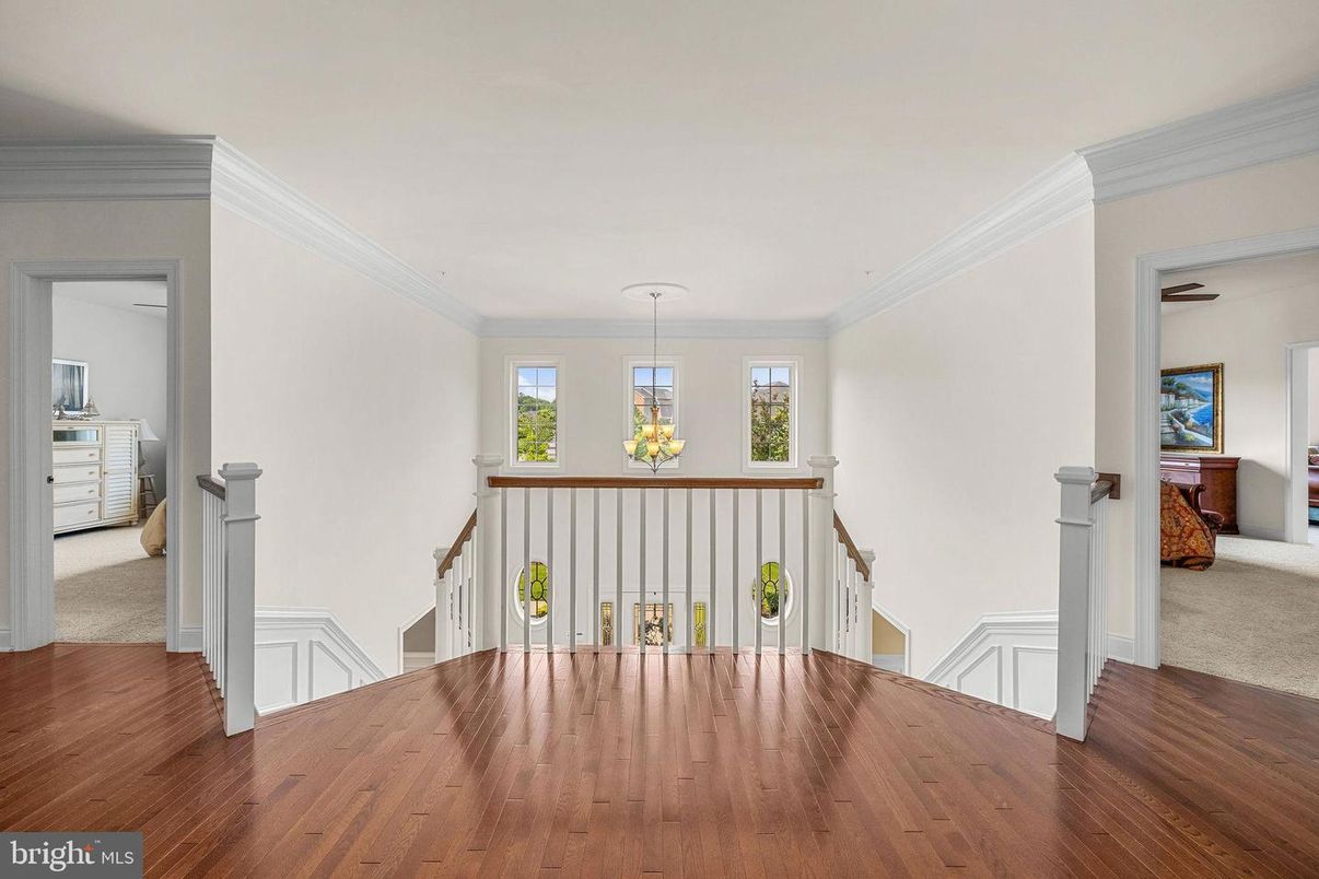 Interior, Pendant Lights, Wood Texture Flooring