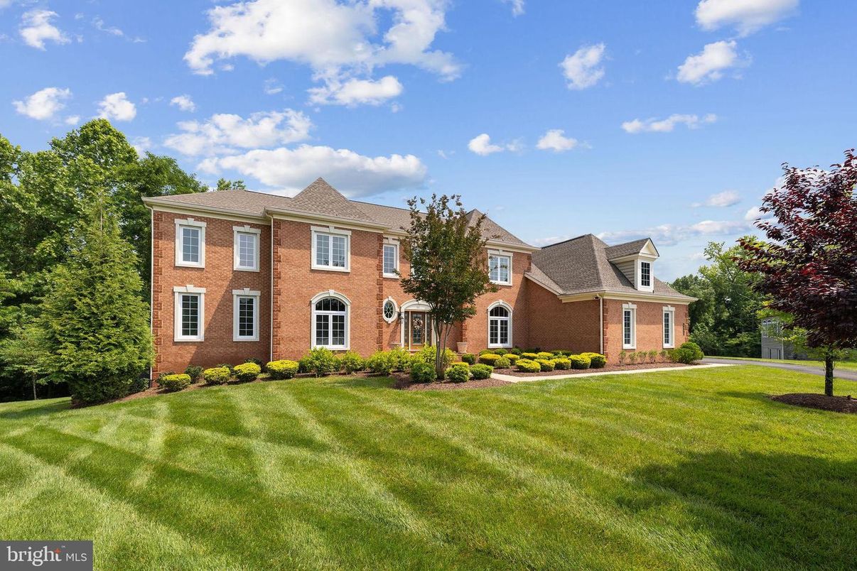 Backyard, Exterior, Facade, Brick Facade, French Provincial