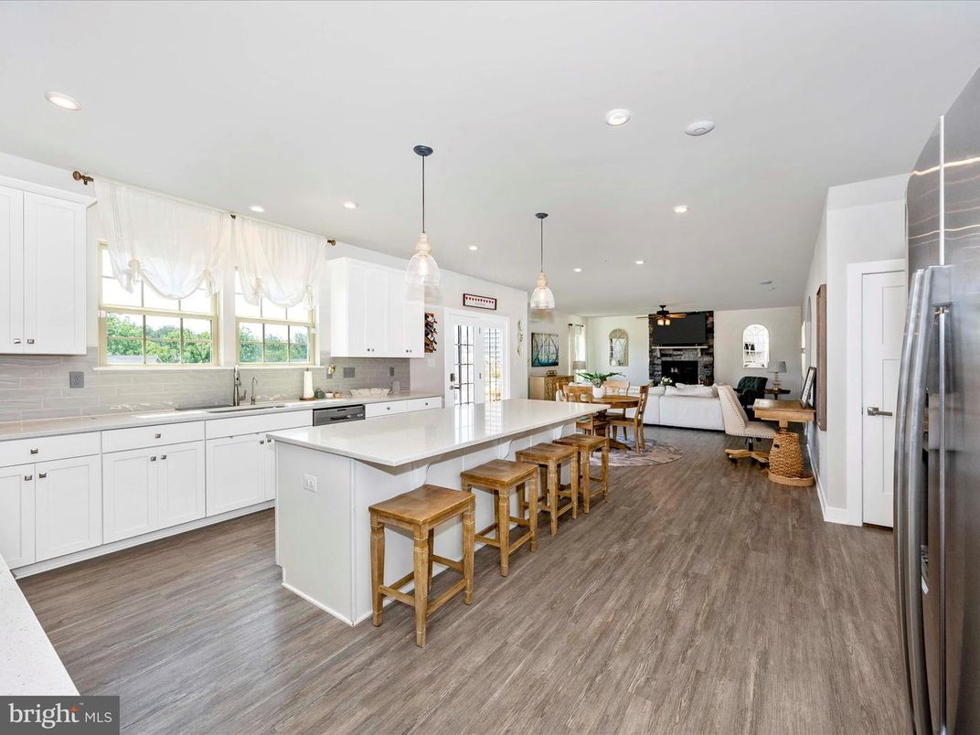 Interior, Kitchen, Living room, Pendant Lights, Recessed Lighting, Wood Texture Flooring