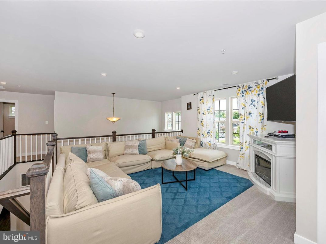 Fireplace, Interior, Living room, Pendant Lights, Recessed Lighting