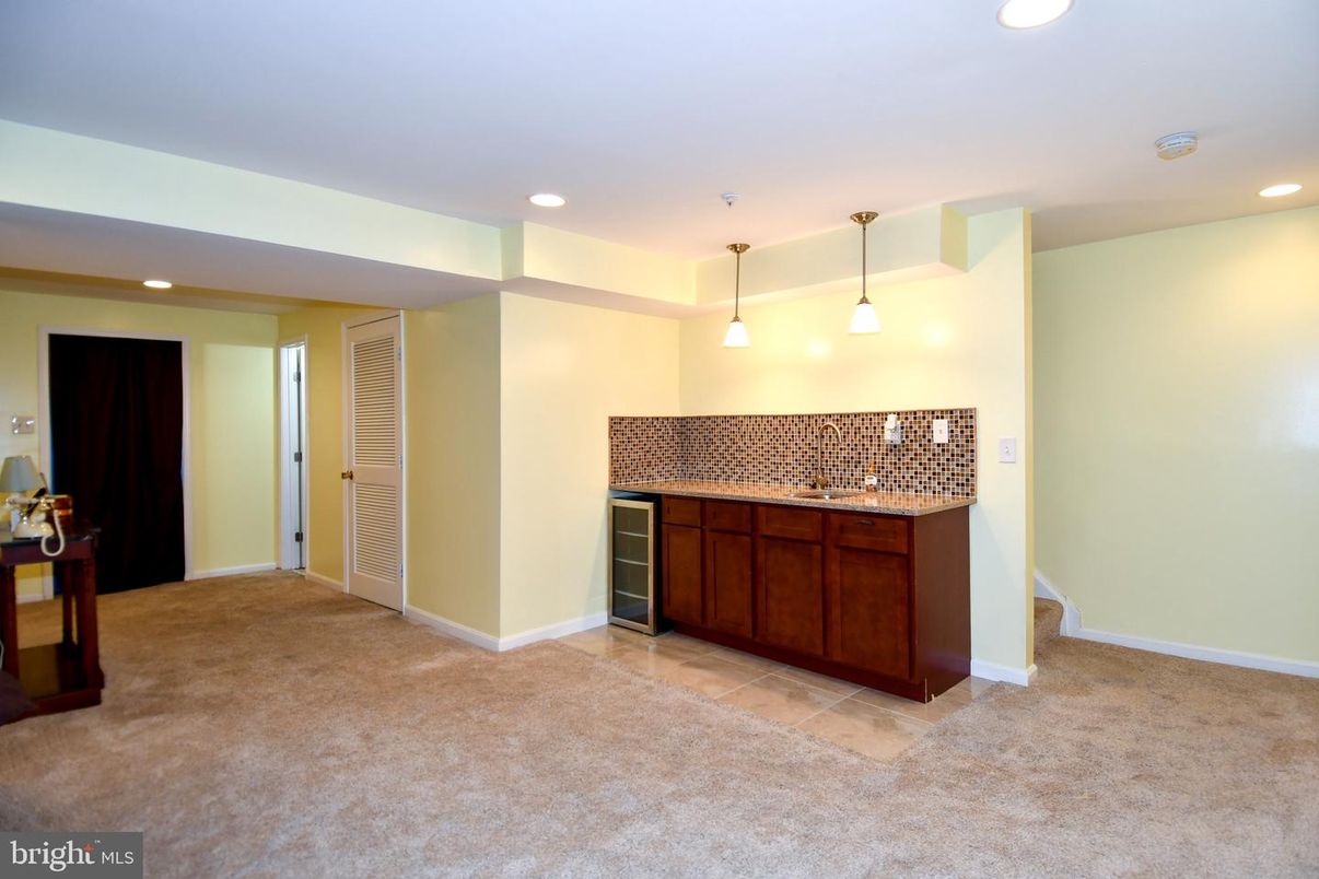 Empty room, Interior, Pendant Lights, Recessed Lighting