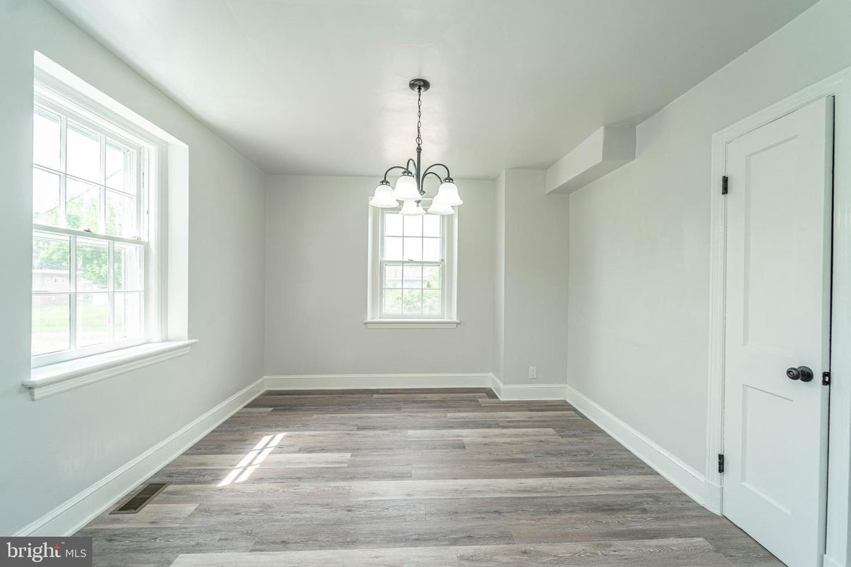 Chandelier, Empty room, Interior, Wood Texture Flooring