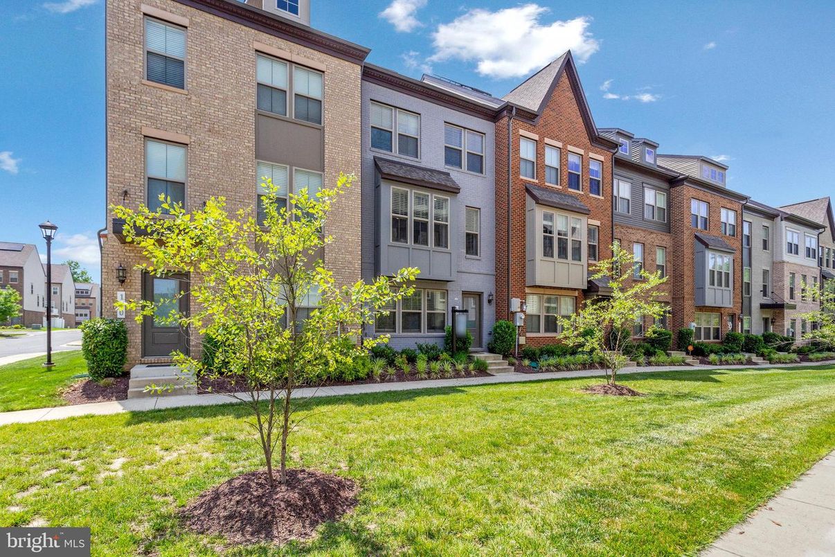 Exterior, Facade, Brick Facade, Rowhouse