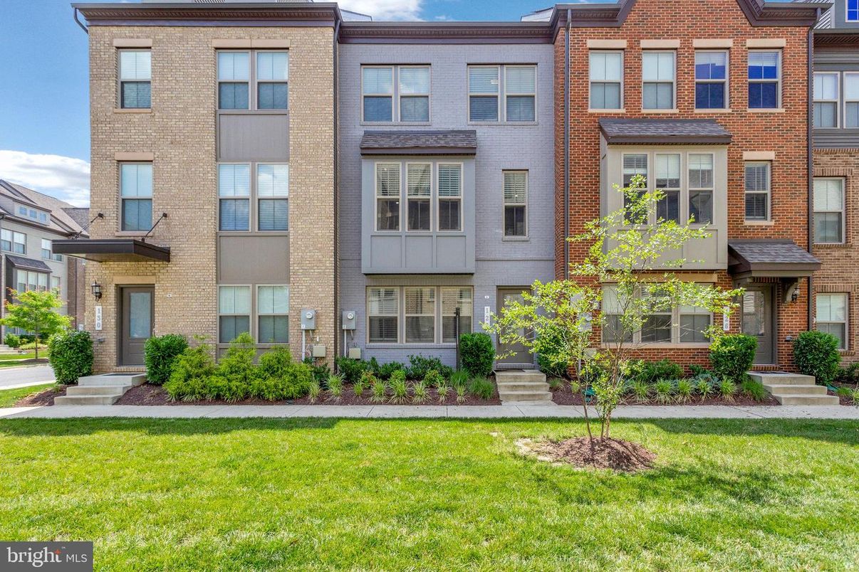 Exterior, Facade, Brick Facade, Rowhouse