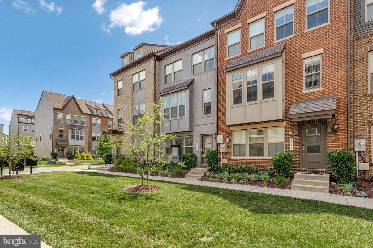 Exterior, Facade, Brick Facade, Rowhouse