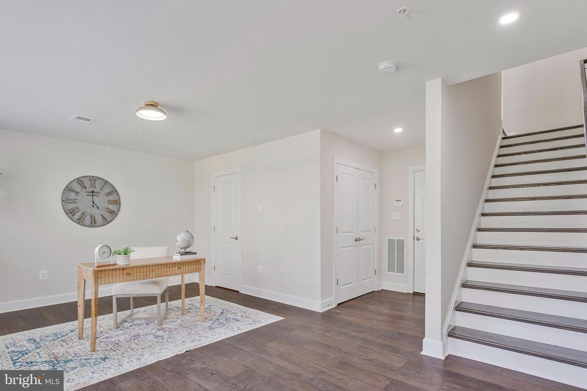 Home Office, Interior, Recessed Lighting, Wood Texture Flooring