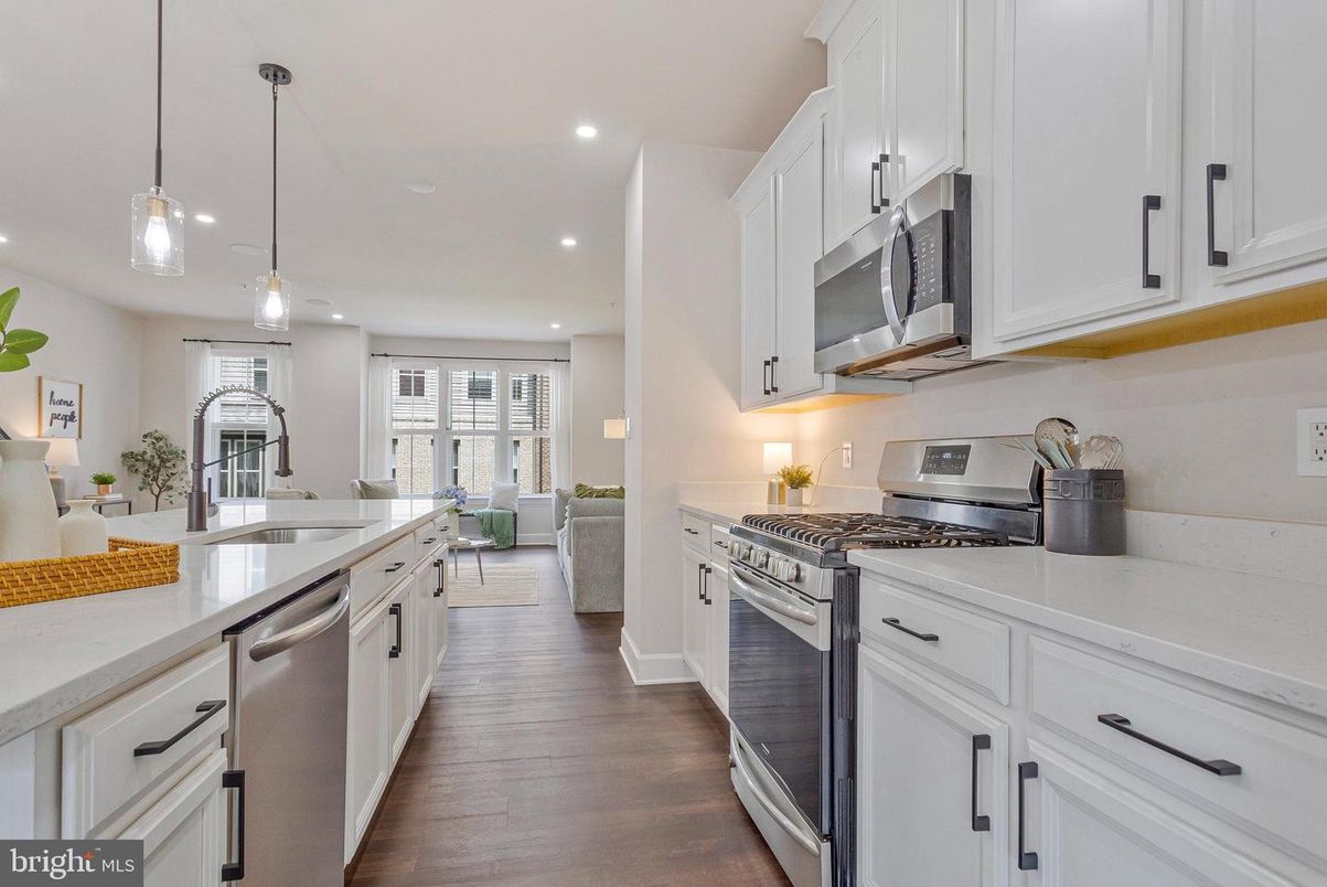 Interior, Kitchen, Living room, Pendant Lights, Recessed Lighting, Stainless Steel Appliances, Wood Texture Flooring