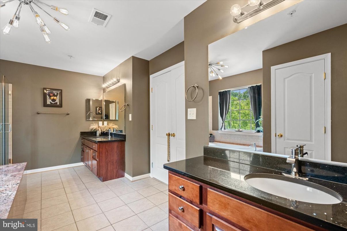 Bathroom, Dual Sink Vanities, Interior