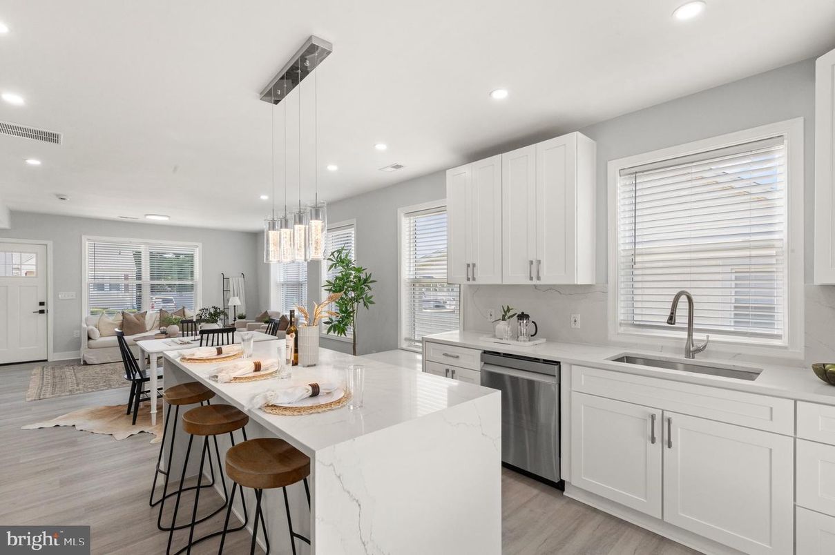 Dining room, Interior, Kitchen, Pendant Lights, Recessed Lighting, Stainless Steel Appliances, Wood Texture Flooring