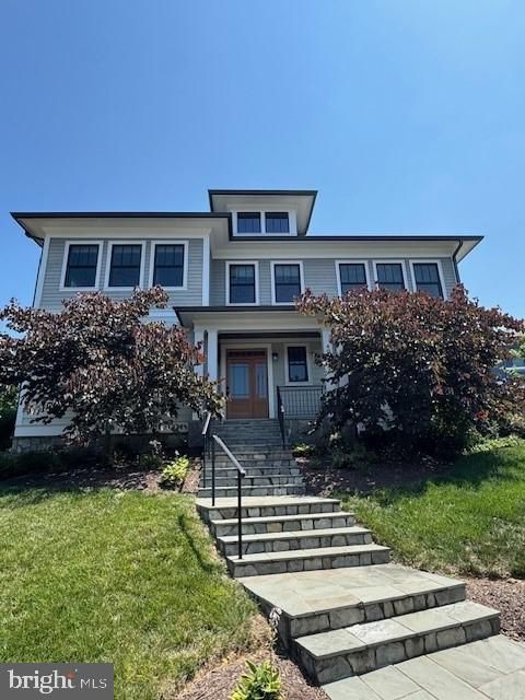 Exterior, Facade, American Foursquare