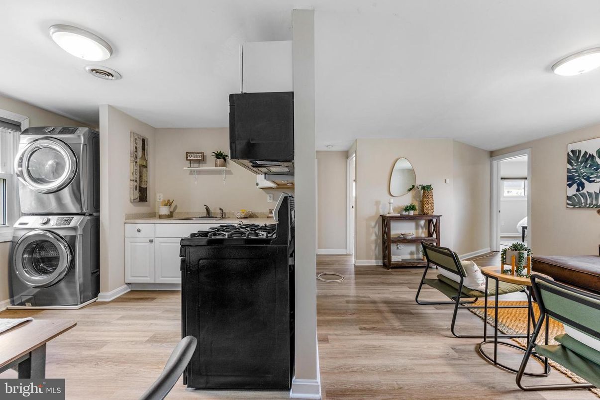 Interior, Kitchen, Recessed Lighting, Washer, Wood Texture Flooring