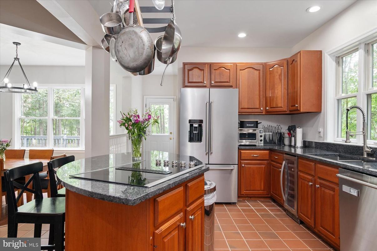 Dining room, Interior, Kitchen, Pendant Lights, Recessed Lighting, Stainless Steel Appliances