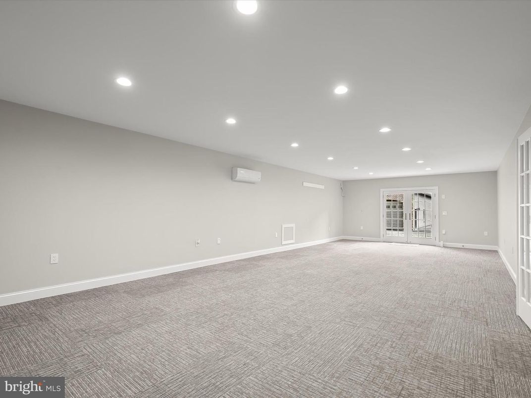 Empty room, Interior, Recessed Lighting