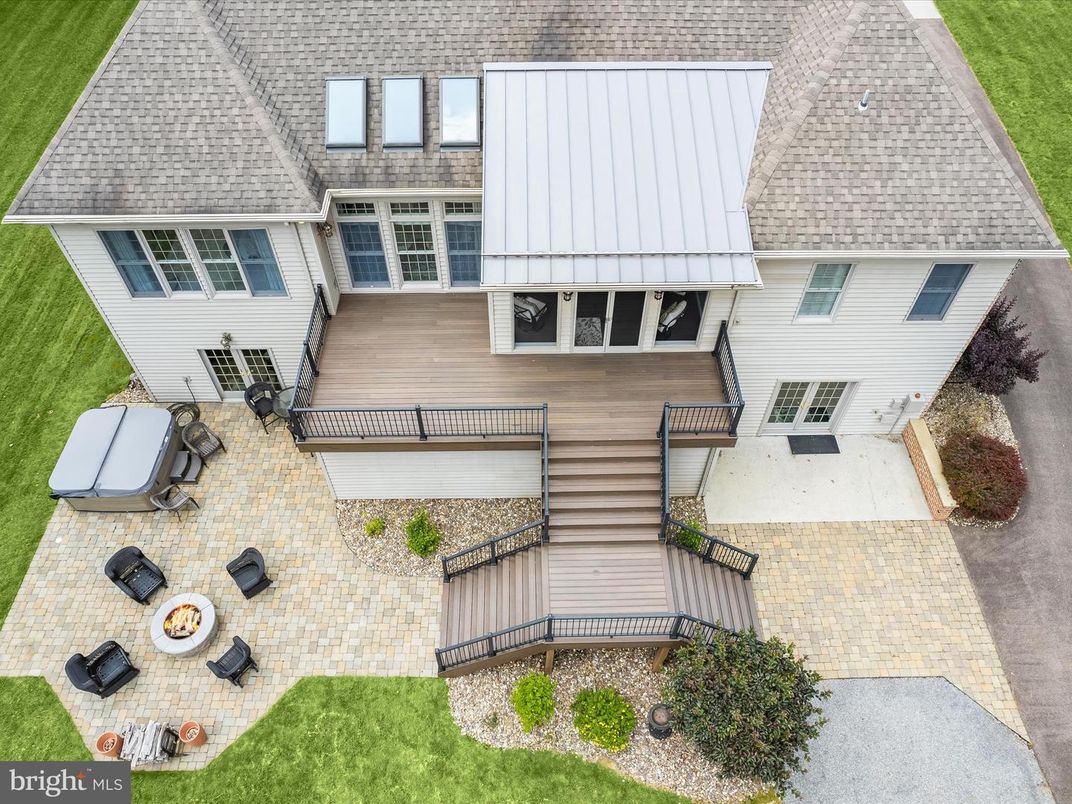 Exterior, Drone