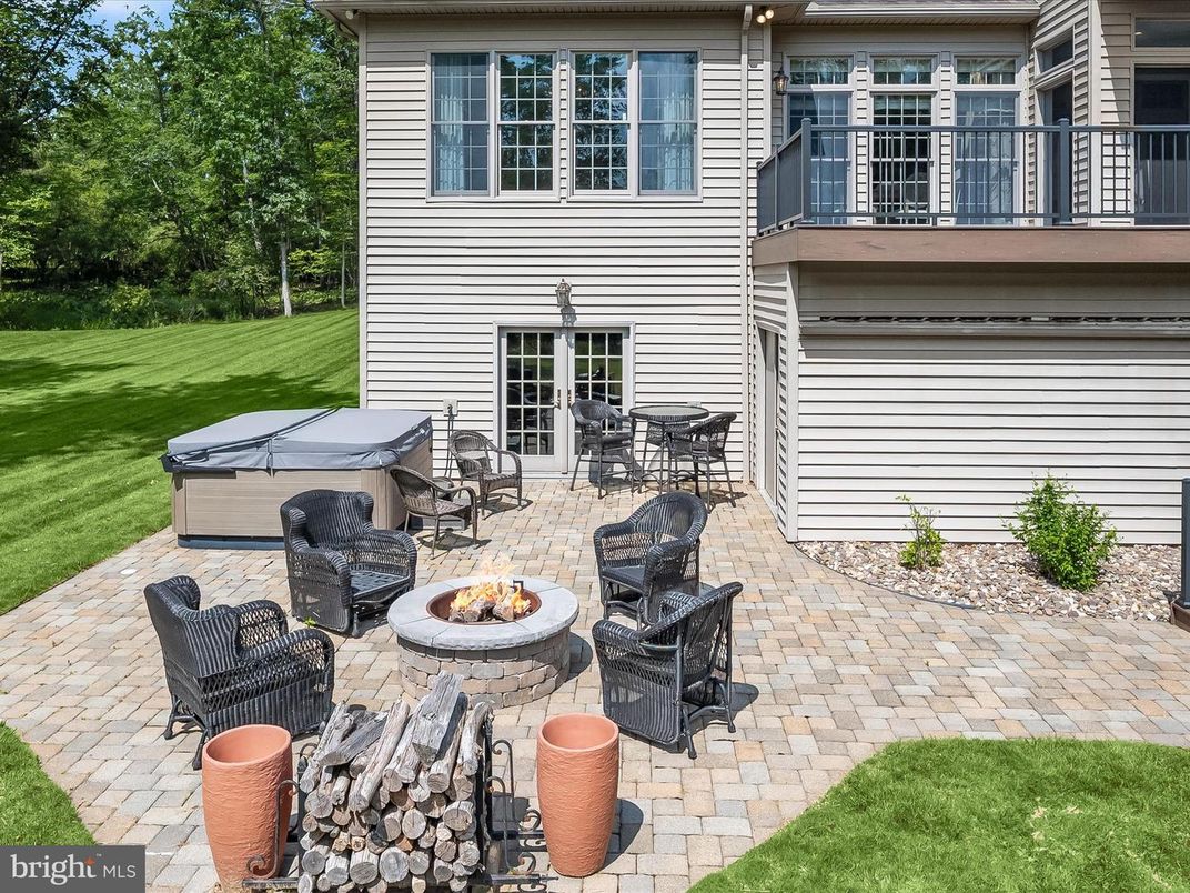 Exterior, Hot Tub