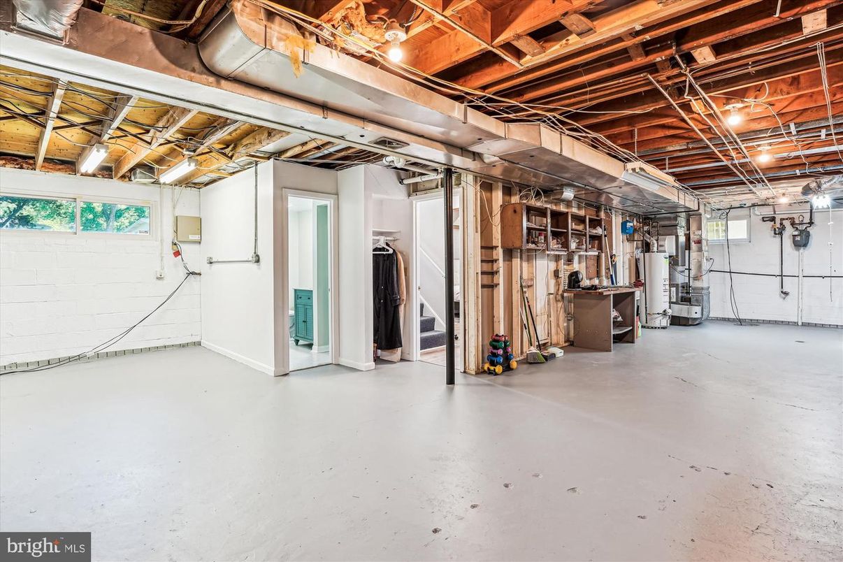 Interior, Washer, Wooden Beams