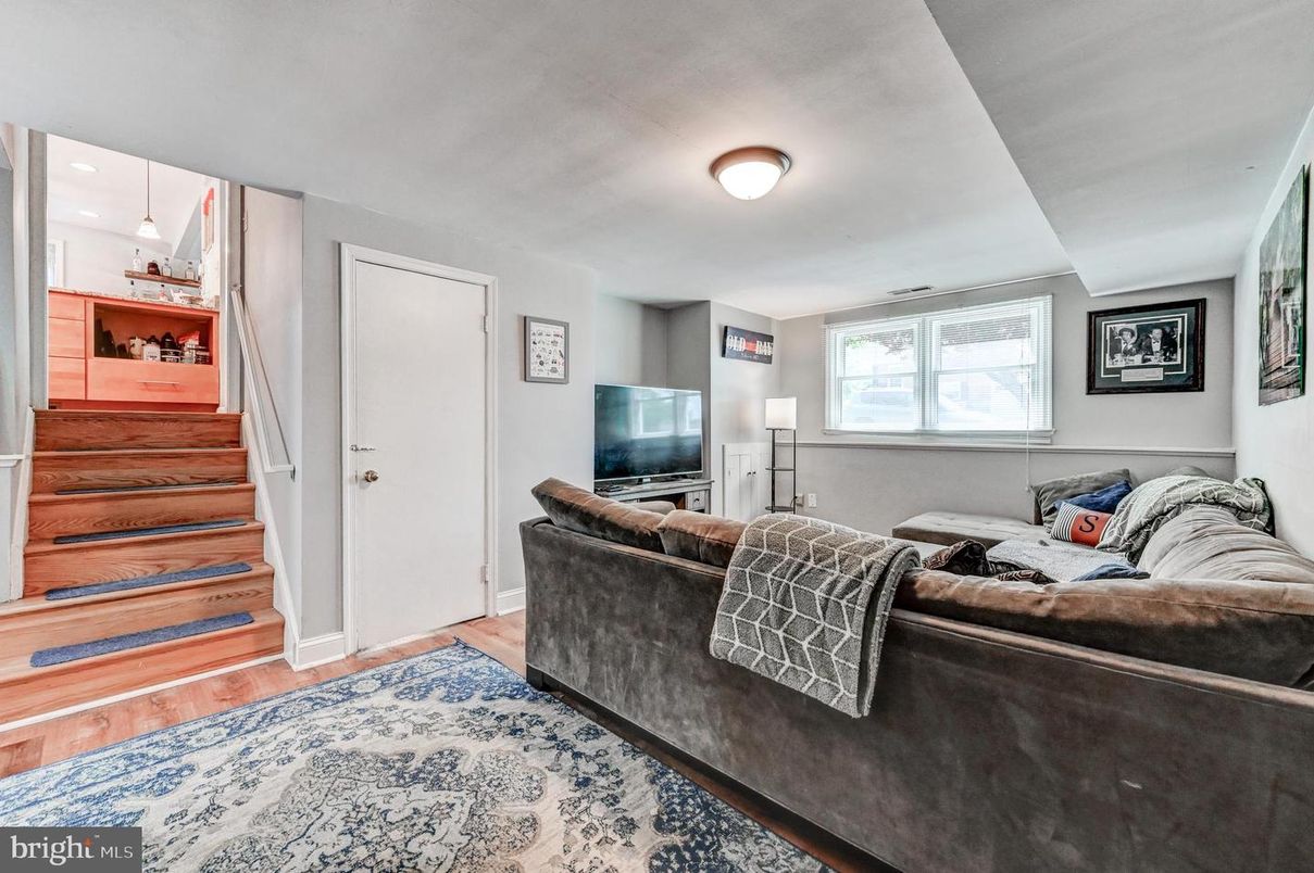 Interior, Living room, Pendant Lights, Wood Texture Flooring