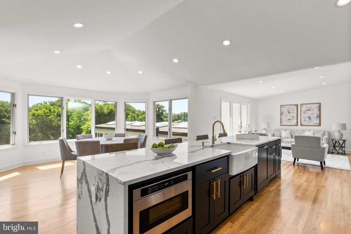 Dining room, Interior, Kitchen, Living room, Recessed Lighting, Wood Texture Flooring