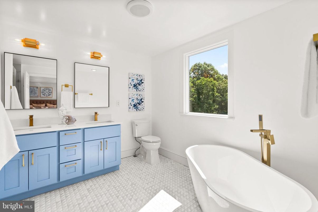 Bathroom, Dual Sink Vanities, Free Standing Baths, Interior